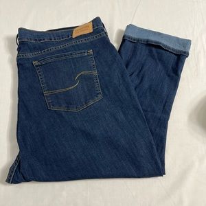 Signature Levi Strauss Mid Rise Capri Size 26W